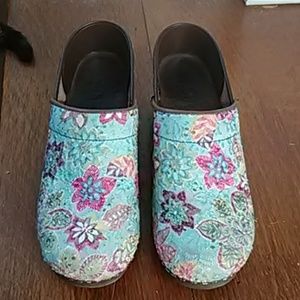 Sanita multi floral cloth clogs size 39
